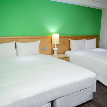 Green World Triple Beds Тайбэй Экстерьер фото
