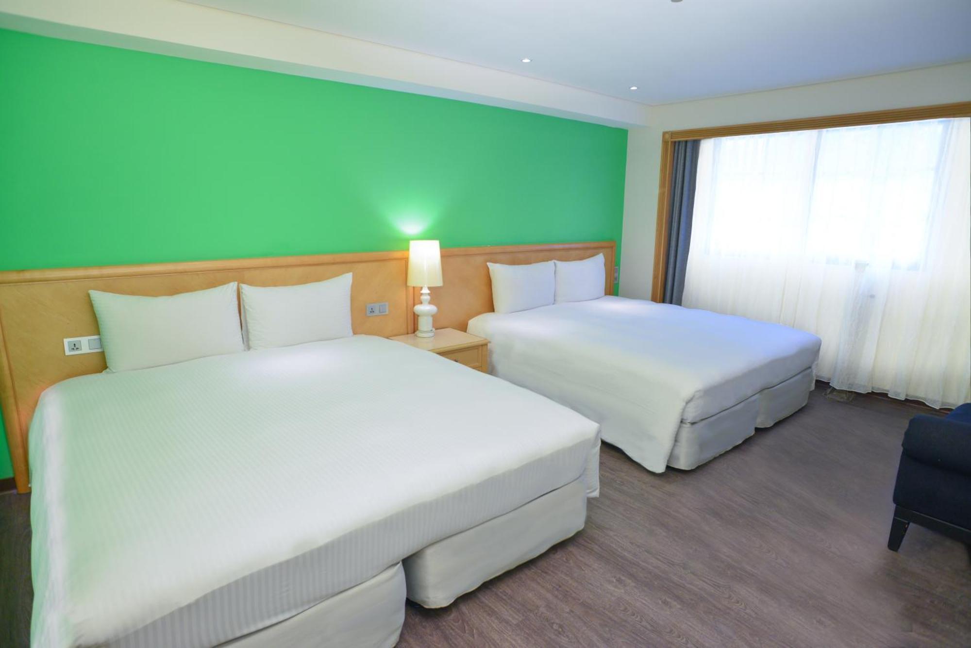Green World Triple Beds Тайбэй Экстерьер фото